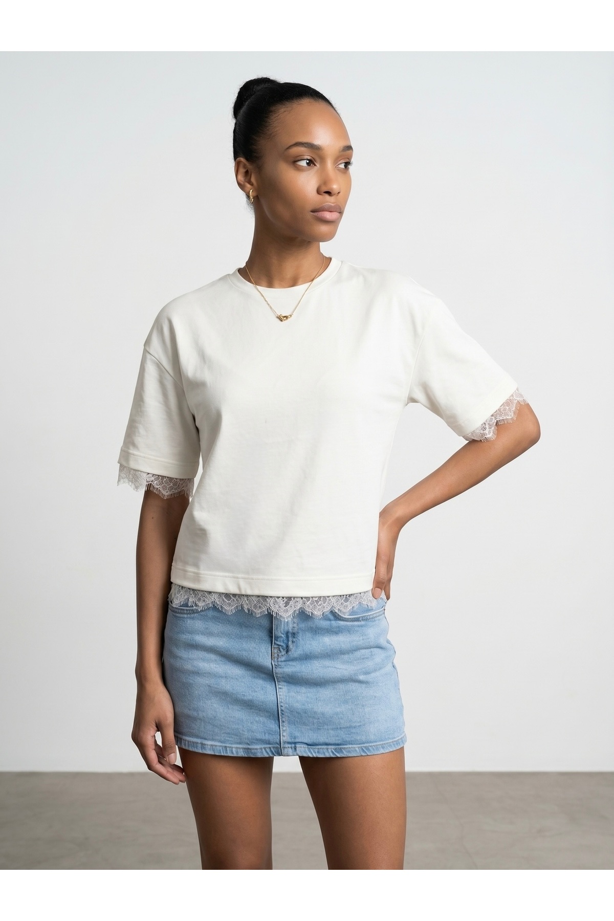 32826 Dantel Detaylı Kısa Kollu T-shirt
